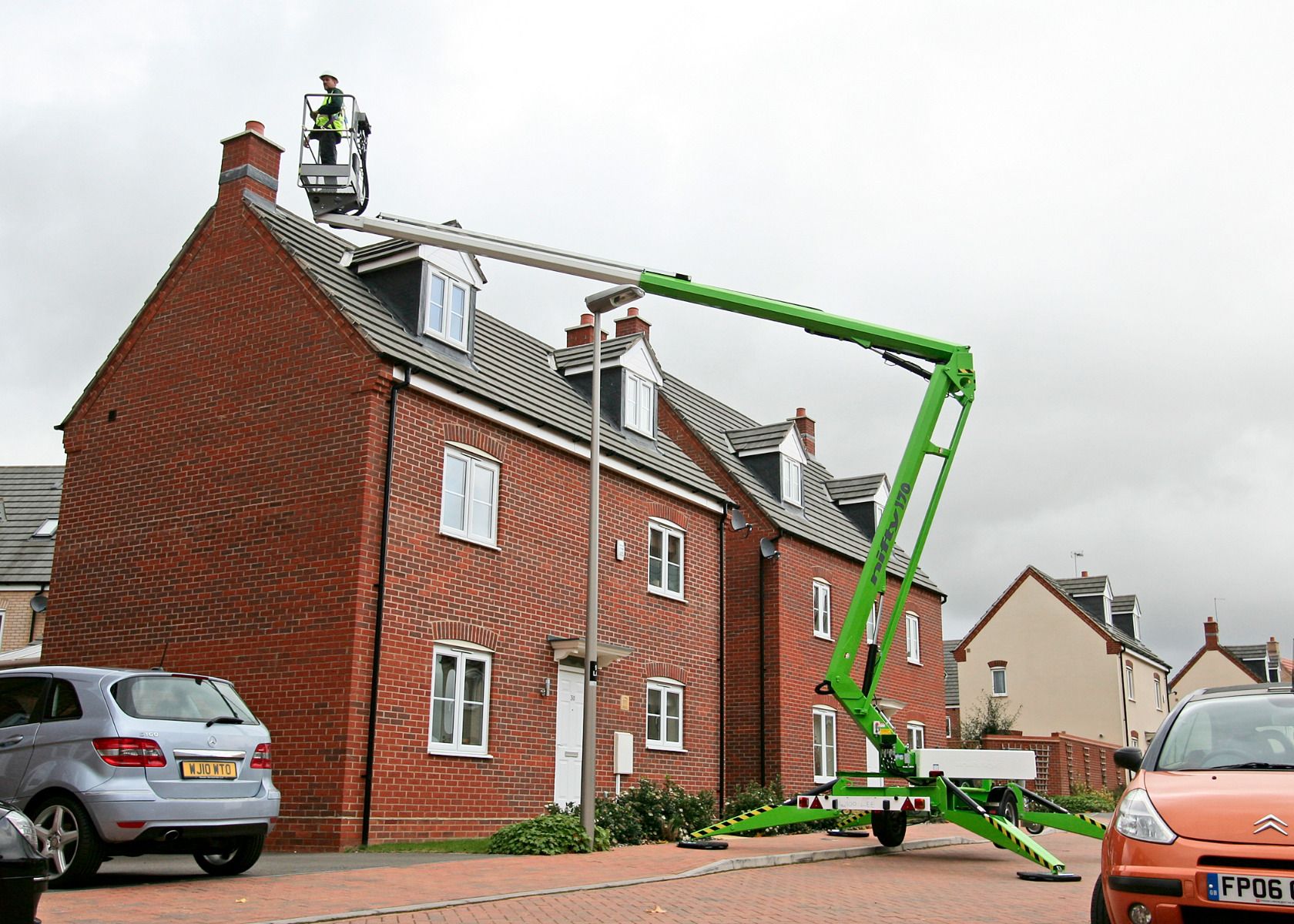 Ile kosztuje wynajem podnośnika koszowego zwyżki?