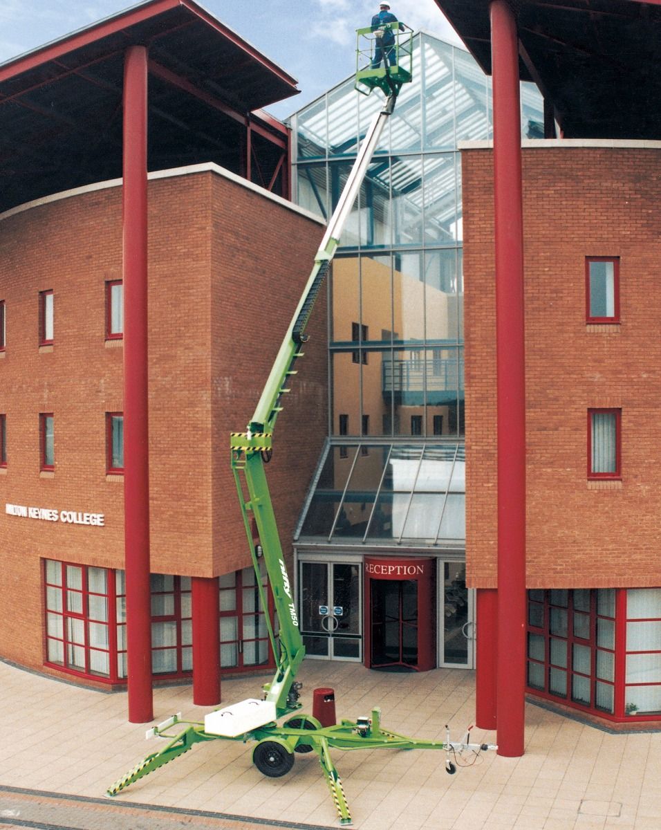 Podnośniki koszowe zwyżki podesty ruchome typy i zastosowanie